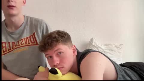 Snapshot of oliver_and_thomas chatting on October 12, 2025, 10:47 am Oliver and Thomas online show from October 12, 2025, 10:47 am