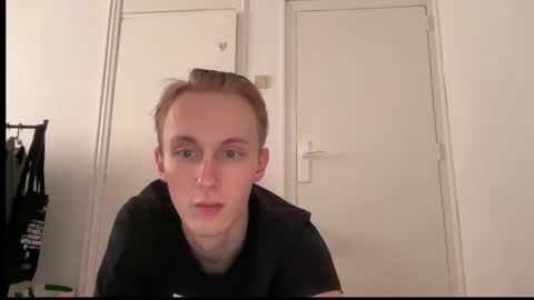 Snapshot of oliver_and_thomas chatting on October 26, 2025, 9:37 am Oliver and Thomas online show from October 26, 2025, 9:37 am