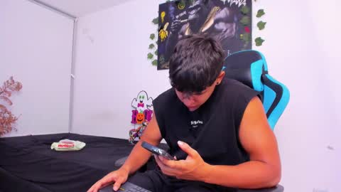 Snapshot of oliver_bray chatting on December 18, 2024, 1:48 am Oliver bray online show from December 18, 2024, 1:48 am