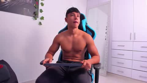 Snapshot of oliver_bray chatting on December 27, 2024, 12:39 am Oliver bray online show from December 27, 2024, 12:39 am