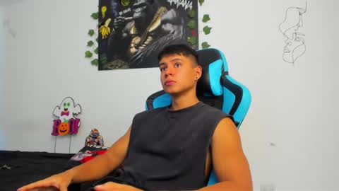 Snapshot of oliver_bray chatting on January 19, 2025, 10:39 pm Oliver bray online show from January 19, 2025, 10:39 pm