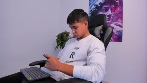 Snapshot of oliver_bray chatting on February 4, 2025, 2:53 pm Oliver bray online show from February 4, 2025, 2:53 pm