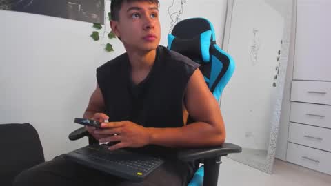 Snapshot of oliver_bray chatting on March 5, 2025, 4:46 pm Oliver bray online show from March 5, 2025, 4:46 pm