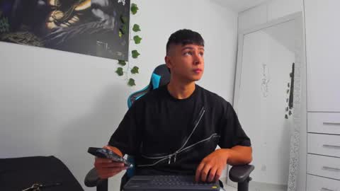 Snapshot of oliver_bray chatting on March 8, 2025, 12:11 am Oliver bray online show from March 8, 2025, 12:11 am