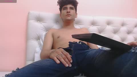 oliver_cat_ online show from May 13, 2026, 10:23 am