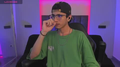 Snapshot of oliver_fast_ chatting on February 2, 2025, 4:05 am Oliver fast online show from February 2, 2025, 4:05 am