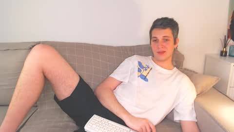 Snapshot of oliver_hort chatting on December 2, 2024, 6:32 pm Oliver online show from December 2, 2024, 6:32 pm