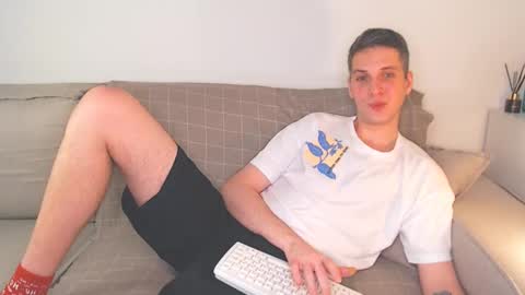 Snapshot of oliver_hort chatting on December 15, 2024, 7:21 pm Oliver online show from December 15, 2024, 7:21 pm