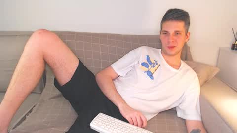 Snapshot of oliver_hort chatting on December 22, 2024, 7:31 pm Oliver online show from December 22, 2024, 7:31 pm