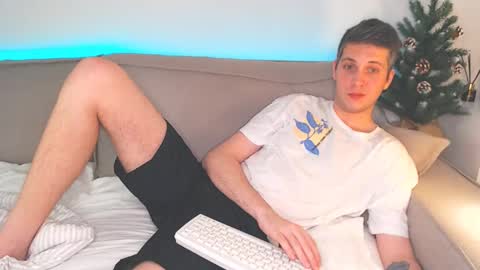 Snapshot of oliver_hort chatting on January 7, 2025, 8:52 pm Oliver online show from January 7, 2025, 8:52 pm