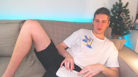 Snapshot of oliver_hort chatting on January 8, 2025, 12:47 pm Oliver online show from January 8, 2025, 12:47 pm