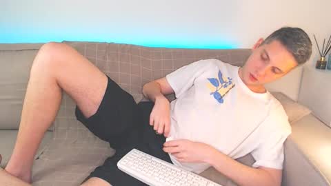 Snapshot of oliver_hort chatting on January 22, 2025, 7:13 pm Oliver online show from January 22, 2025, 7:13 pm