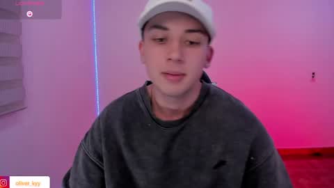 Snapshot of oliver_kyy chatting on May 15, 2026, 2:18 am oliveeer online show from May 15, 2026, 2:18 am
