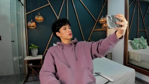 Snapshot of oliver_laurent chatting on April 8, 2026, 1:11 pm OLIVER online show from April 8, 2026, 1:11 pm