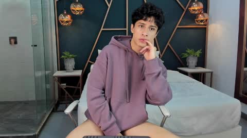 Snapshot of oliver_laurent chatting on April 9, 2026, 1:16 pm OLIVER online show from April 9, 2026, 1:16 pm