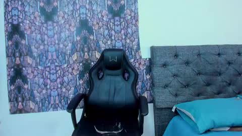 oliver_smith_2 online show from March 2, 2025, 3:27 pm