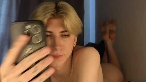 Snapshot of oliver_star_boy chatting on May 30, 2026, 9:17 am oliver online show from May 30, 2026, 9:17 am