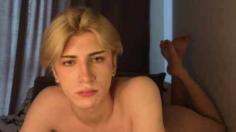 Snapshot of oliver_star_boy chatting on June 3, 2026, 8:28 am oliver online show from June 3, 2026, 8:28 am