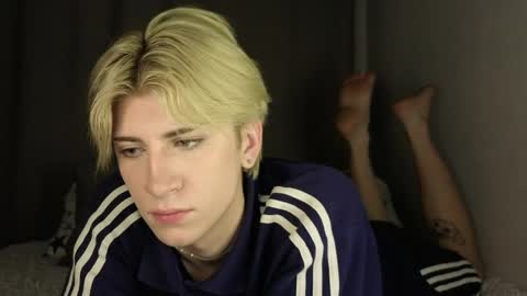 Snapshot of oliver_star_boy chatting on June 4, 2026, 7:09 pm oliver online show from June 4, 2026, 7:09 pm