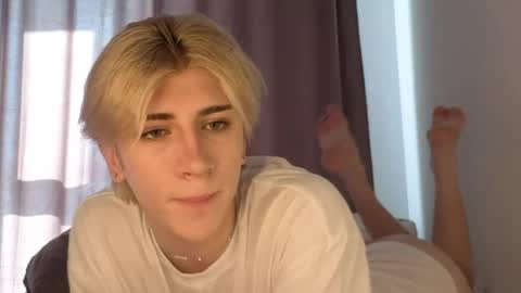Snapshot of oliver_star_boy chatting on June 6, 2026, 4:17 am oliver online show from June 6, 2026, 4:17 am