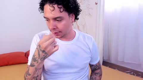 Snapshot of oliver_usher chatting on December 2, 2024, 2:08 pm Mr Blue Sky online show from December 2, 2024, 2:08 pm