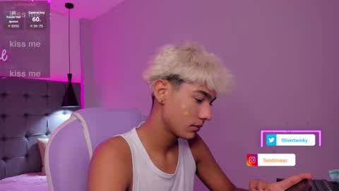 Snapshot of olivertwinky_ chatting on September 29, 2025, 1:38 pm Oliver online show from September 29, 2025, 1:38 pm