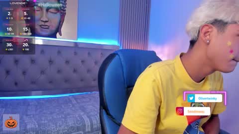 Snapshot of olivertwinky_ chatting on October 5, 2025, 2:37 pm Oliver online show from October 5, 2025, 2:37 pm