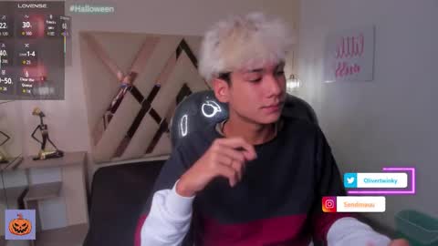 Snapshot of olivertwinky_ chatting on October 16, 2025, 2:18 pm Oliver online show from October 16, 2025, 2:18 pm
