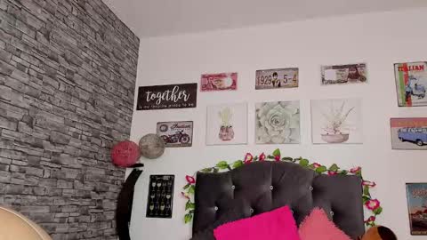 Snapshot of olivia22love chatting on February 17, 2025, 1:32 pm ..................................... 500 am- 1200 pm GMT-5 online show from February 17, 2025, 1:32 pm