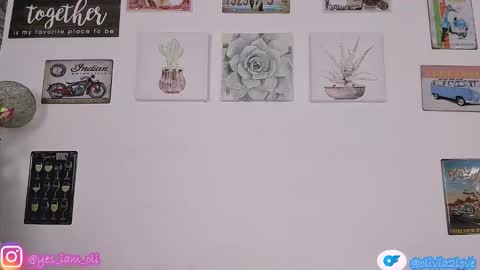 Snapshot of olivia22love chatting on October 10, 2025, 12:48 pm ..................................... 500 am- 1200 pm GMT-5 online show from October 10, 2025, 12:48 pm