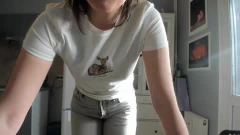 olivia__dream online show from May 6, 2026, 3:28 pm