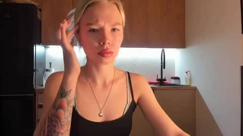 Snapshot of olivia_bells chatting on December 29, 2024, 9:30 pm Olivia 3 online show from December 29, 2024, 9:30 pm