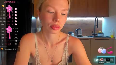 Snapshot of olivia_bells chatting on September 11, 2025, 9:26 pm Olivia 3 online show from September 11, 2025, 9:26 pm