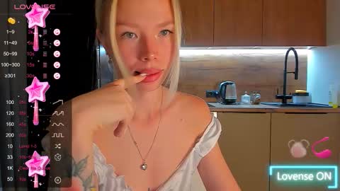 Snapshot of olivia_bells chatting on September 23, 2025, 8:34 pm Olivia 3 online show from September 23, 2025, 8:34 pm