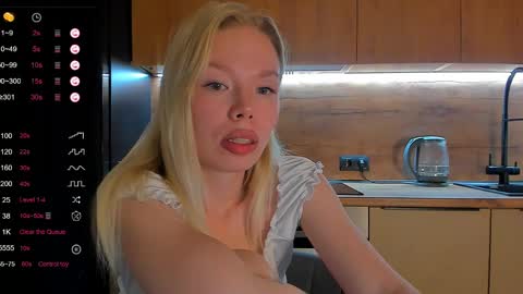 Olivia 3 online show from June 3, 2026, 9:09 pm