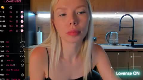Olivia 3 online show from June 17, 2026, 8:32 pm