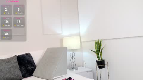 olivia_flamme online show from June 16, 2026, 11:24 am
