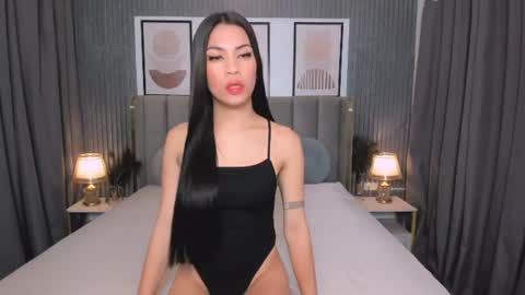 olivia_hotcummer online show from July 7, 2026, 2:36 am