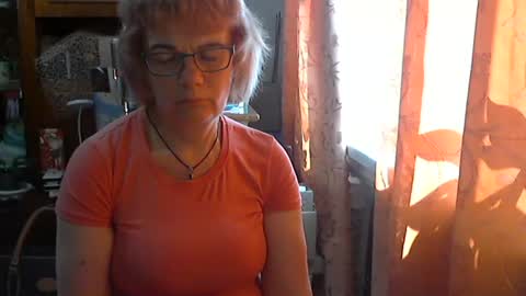 Olivia Mia online show from May 16, 2026, 11:53 am