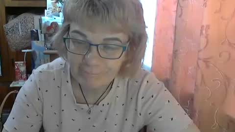 Olivia Mia online show from May 18, 2026, 5:57 am