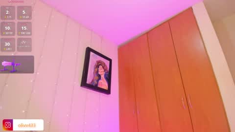 olivia_s19 online show from May 23, 2026, 1:33 am