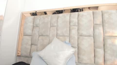 Olivia Evangelista online show from February 11, 2025, 6:40 am