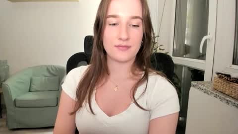 Snapshot of oliviaaa2003 chatting on September 16, 2025, 7:04 pm Oliwiaa2004 online show from September 16, 2025, 7:04 pm