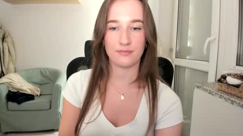 Snapshot of oliviaaa2003 chatting on December 17, 2025, 10:38 pm Oliwiaa2004 online show from December 17, 2025, 10:38 pm