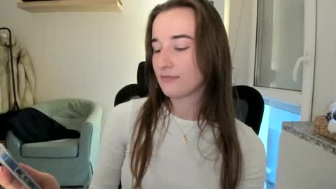 Snapshot of oliviaaa2003 chatting on December 21, 2025, 12:12 pm Oliwiaa2004 online show from December 21, 2025, 12:12 pm