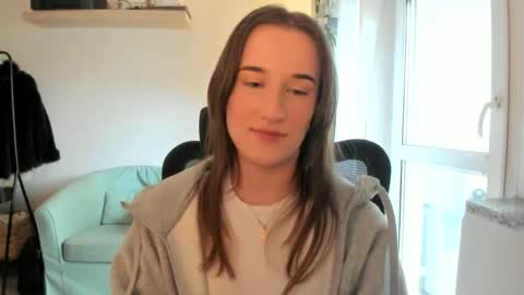 Snapshot of oliviaaa2003 chatting on April 10, 2026, 12:43 pm Oliwiaa2004 online show from April 10, 2026, 12:43 pm