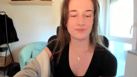 Snapshot of oliviaaa2003 chatting on May 6, 2026, 11:37 am Oliwiaa2004 online show from May 6, 2026, 11:37 am