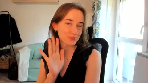 Snapshot of oliviaaa2003 chatting on May 24, 2026, 12:43 pm Oliwiaa2004 online show from May 24, 2026, 12:43 pm