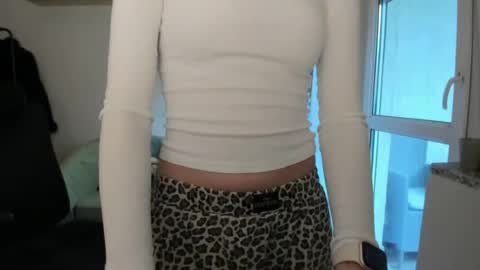 Snapshot of oliviaaa2003 chatting on July 27, 2026, 10:00 am Oliwiaa2004 online show from July 27, 2026, 10:00 am