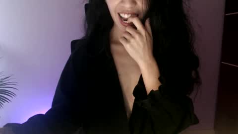 oliviaaa__ online show from June 4, 2026, 4:24 pm